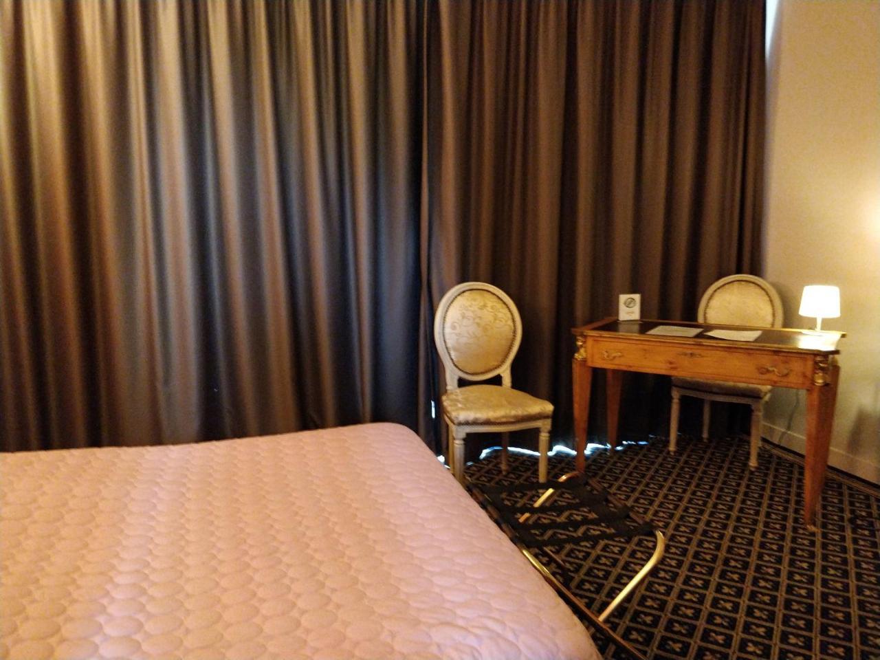 Hotel Fleur De Lys Bailleul  Esterno foto